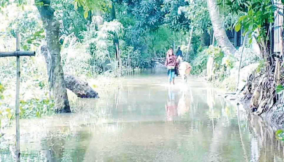 2 lakh people marooned, road communication snapped 