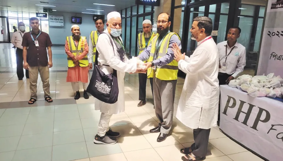 Hajj pilgrims get PHP treat at Ctg airport 