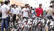 Sri Lankans ditch cars for bicycles to ride out economic crisis 