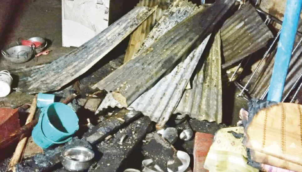 Mob vandalises, torches Hindu houses, shops in Narail 