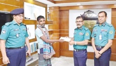 Rickshaw puller rewarded for calling 999 to save woman 