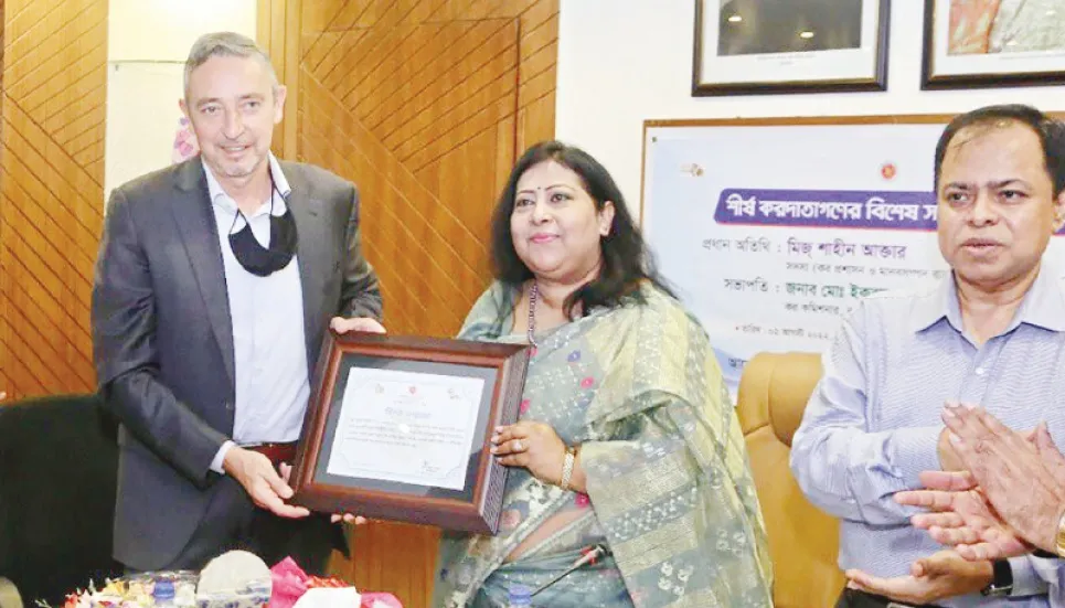 Grameenphone gets highest taxpayer award 