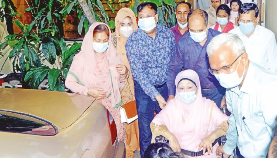 Khaleda back home after health check-up 