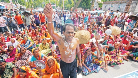 Tea garden workers continue strike 