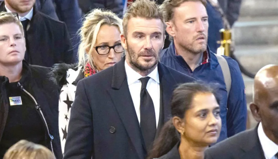 Beckham queues to see Queen’s coffin 