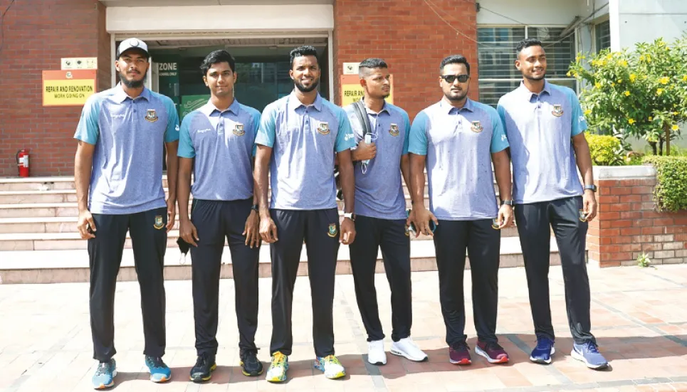 Tigers leave for UAE 