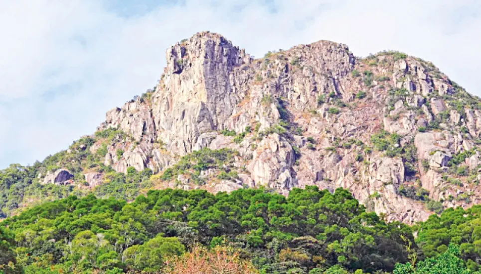 The giant rock that defines Hong Kong 