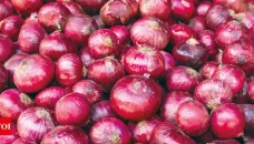 Indian onion price drops Tk5 per kg in Hili
