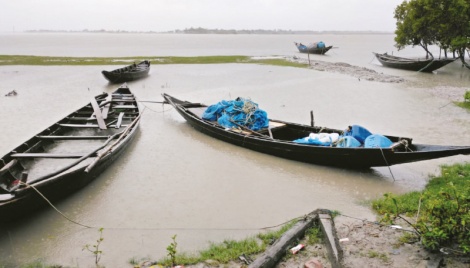 Cyclone Sitrang lashes coastal areas 