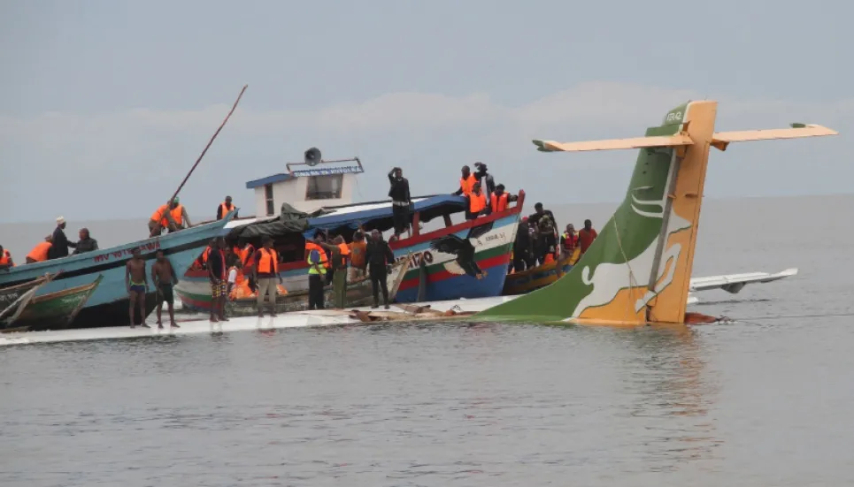 At least 19 dead in Tanzanian plane crash 