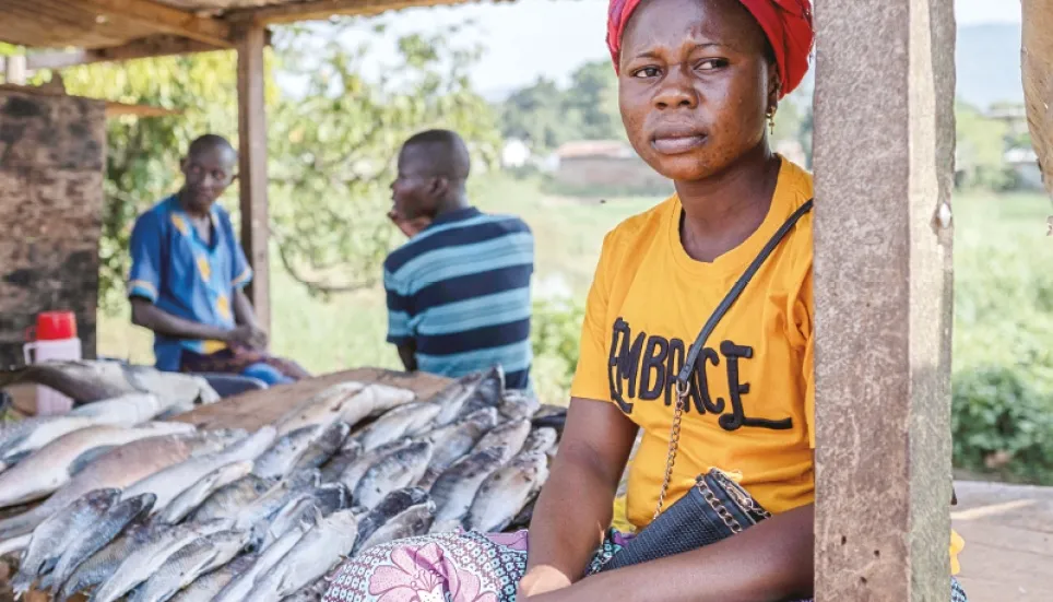 Floods in Central Africa leave fishermen stranded 