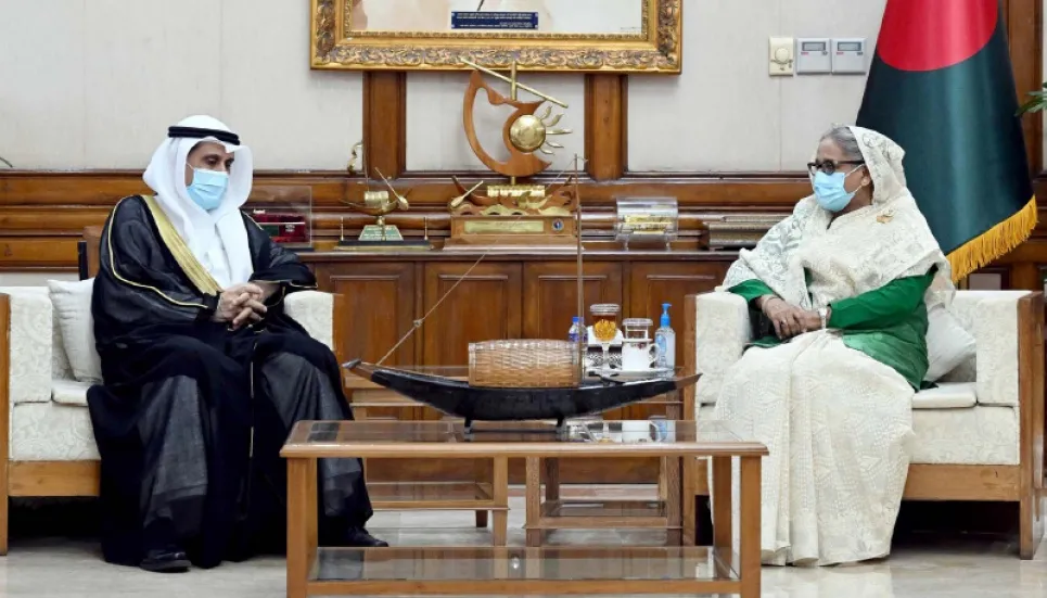 Build oil refinery here fast, PM urges Kuwait 