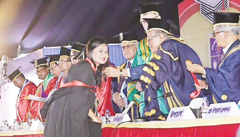 Respect for teachers shrinking, president tells DU convocation 