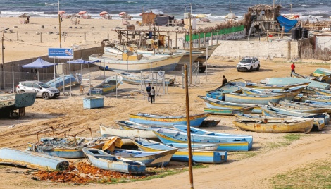 Gaza fishermen rejoice at finally fixing their boats 