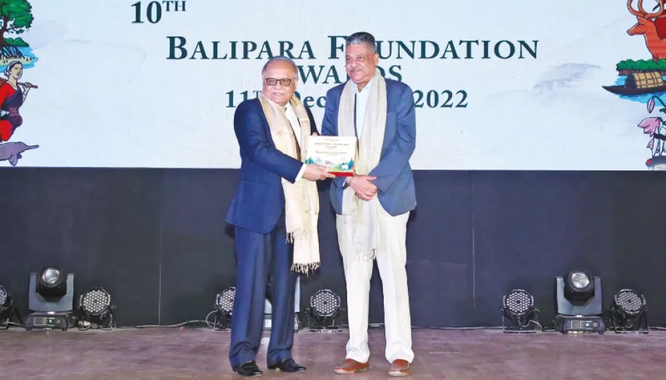 Balipara Foundation honours Mainuddin with Lifetime Achievement Award 