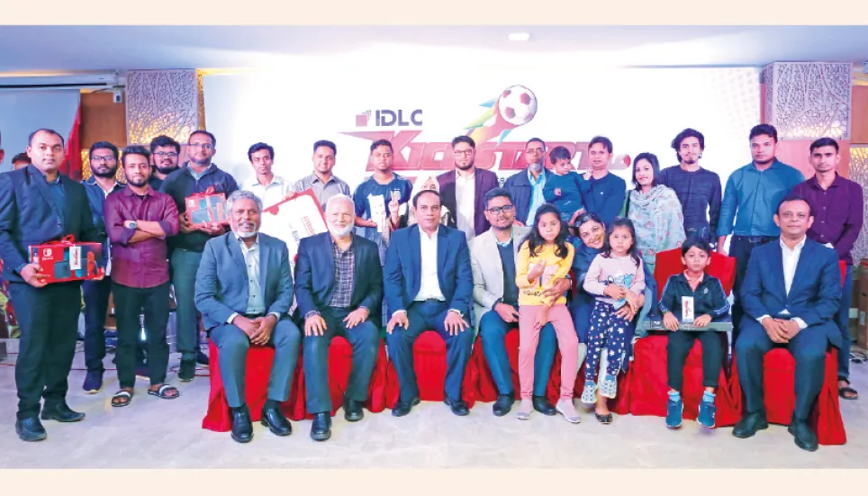 IDLC hands over prizes to Fantasy Football Challenge winners