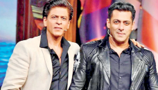 Shah Rukh hugs birthday boy Salman 