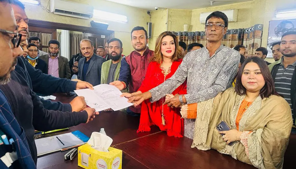 Actress Mahiya Mahi buys AL nomination form 