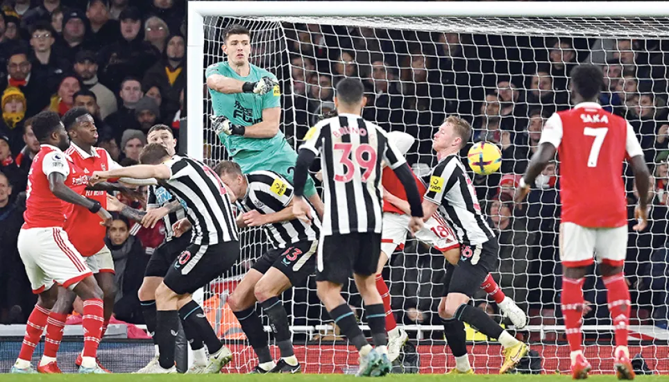 Arsenal held by battling Newcastle 