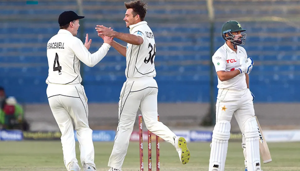 Disaster for Pakistan as they chase New Zealand’s 319-run target