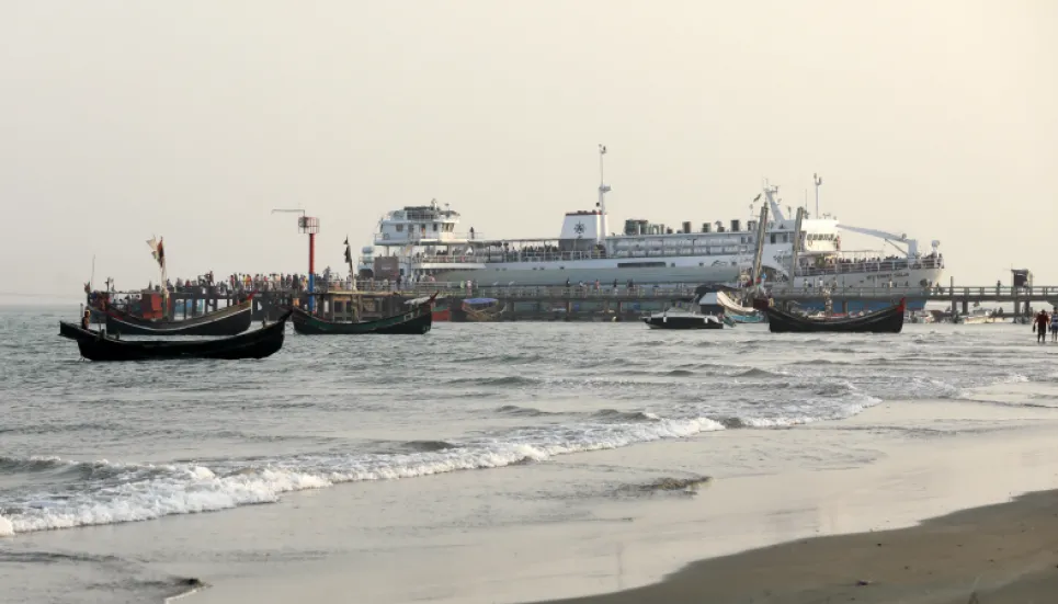 Tourist ship ops to St Martin's Island suspended