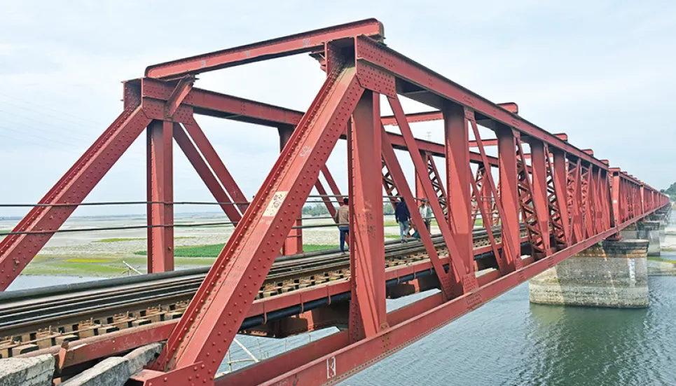 Expired Teesta Rail Bridge turns risky