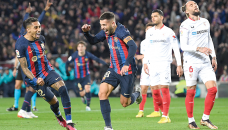 Barca extend lead as Madrid slip