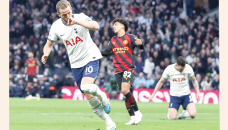 Record-breaking Kane deals Man City title blow