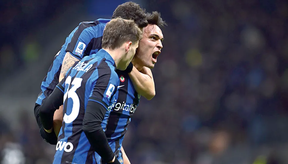 Martinez fires Inter to derby glory