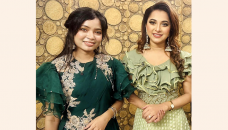 Liza, Moumita share stage