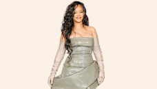 Rihanna performs hits at Super Bowl- with a very special guest