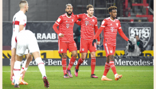 Bayern back on top ahead of PSG tie