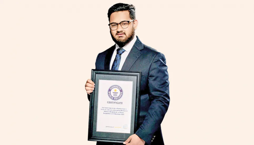 IUB student sets Guinness record for fastest tying of Windsor Knot