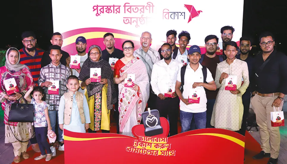 28 expatriates win diamond pendants by sending remittance through bKash