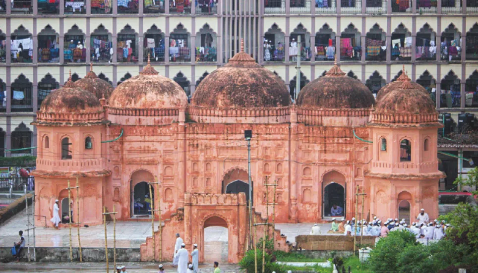 The sombre beauty of Sat Mosque