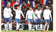 France survive Ireland scare, Netherlands ease past Gibraltar