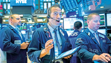 Wall St dips to lower close as rate hike bets firm