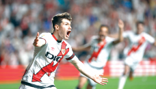 Rayo stun Liga leaders Barcelona