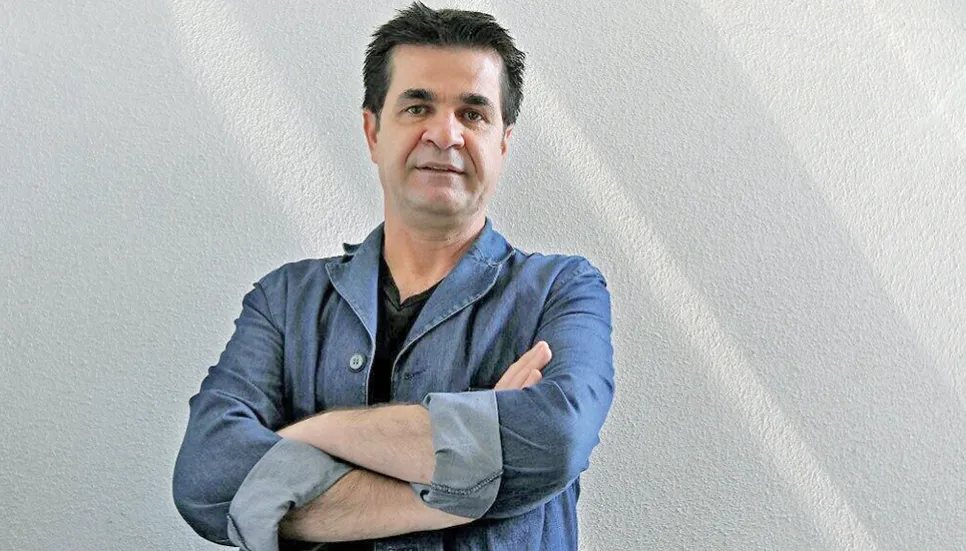 Jafar Panahi travels abroad after 14-year ban