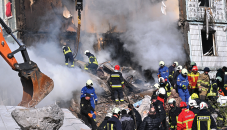 Russian strikes kill 16, Kyiv says offensive almost ready