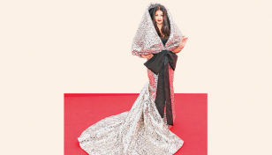 Aishwarya drops pictures from Cannes 2023