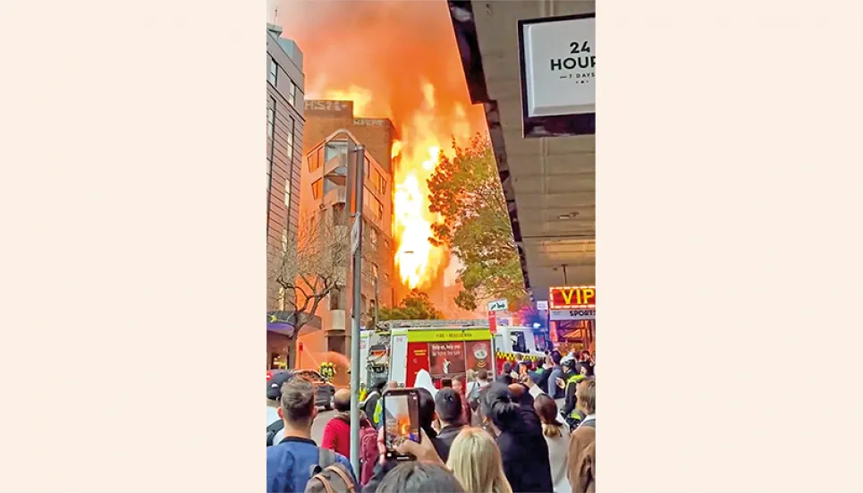 Sydney blaze consumes 7-storey building