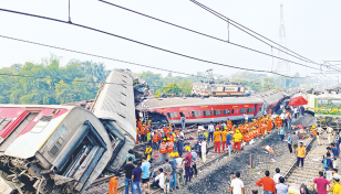 Trains resume service 51 hours after deadly India crash