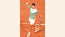 Alcaraz books Djokovic clash in semis
