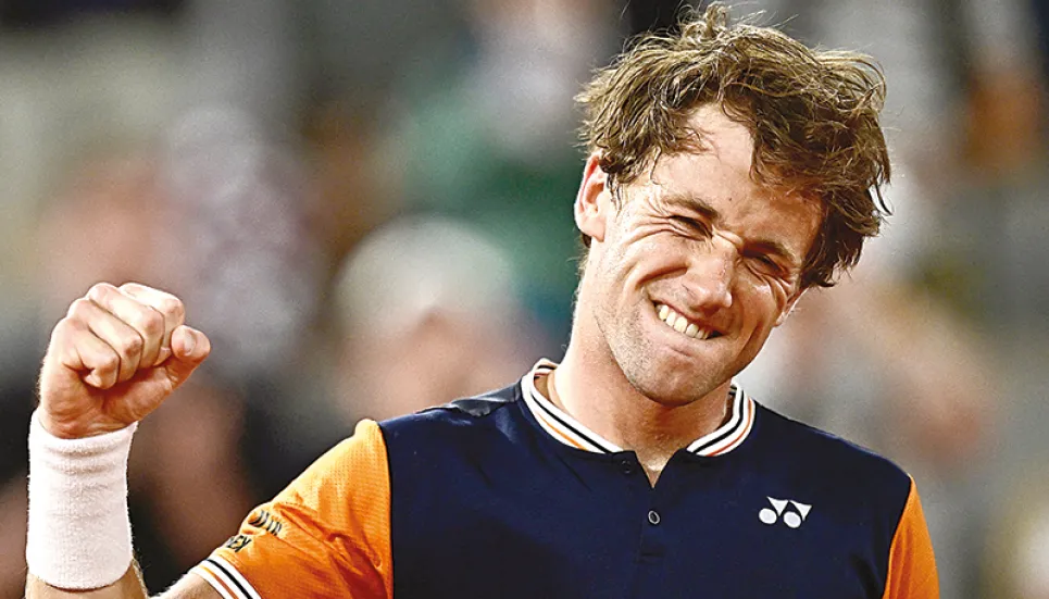 Ruud makes second straight French Open semi-final