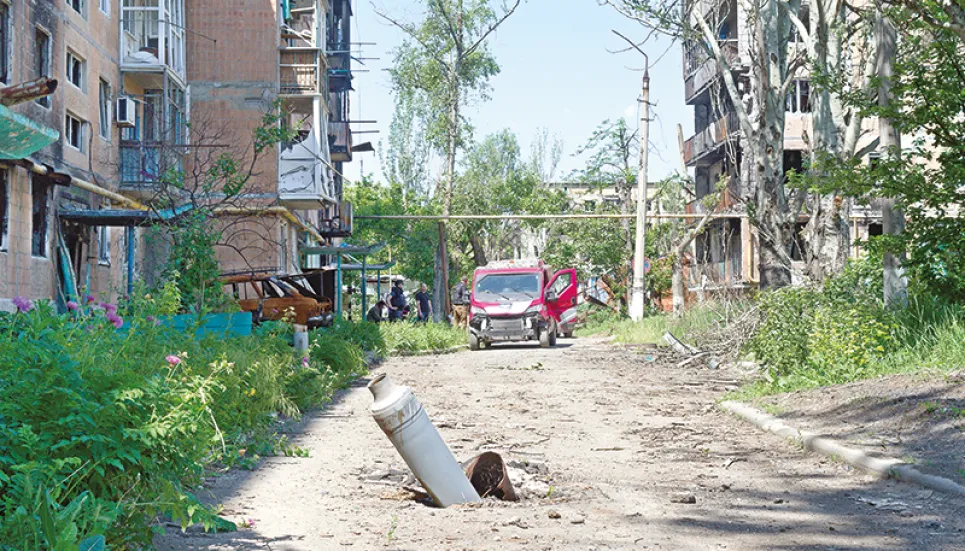 No respite for surviving residents in frontline Ukraine coal town