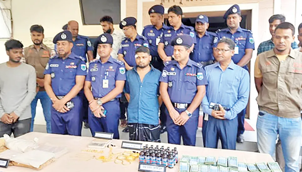 Drug dealer along with 7.5kg heroin held in Rajshahi