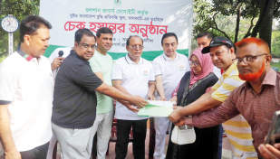 Gulshan Joggers Society donates  Tk10 lakh to SWID Jhalakathi branch