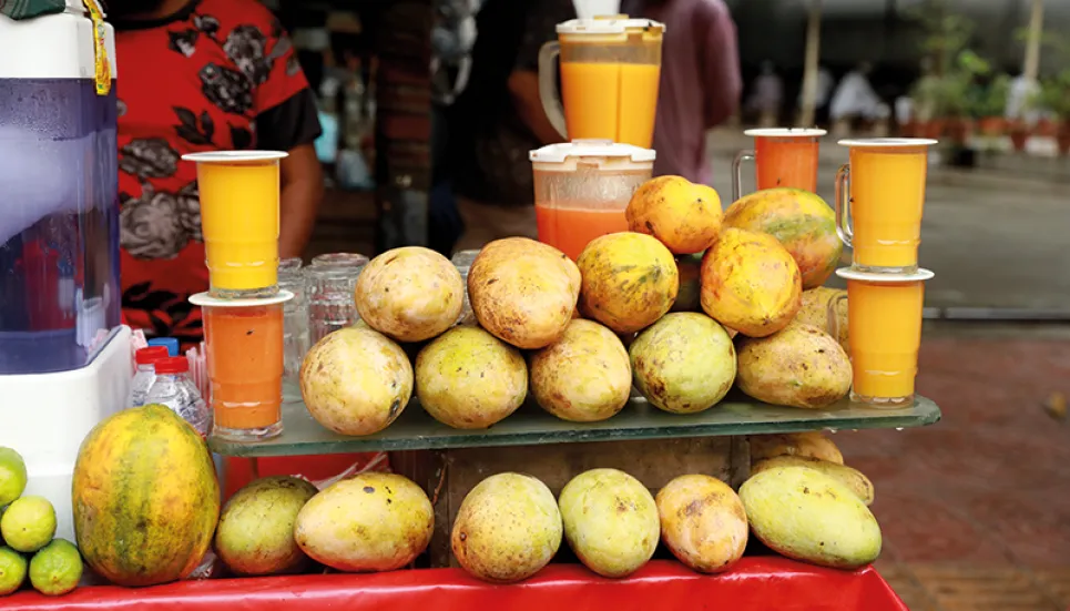 Savouring Dhaka’s streetside fruit fiesta