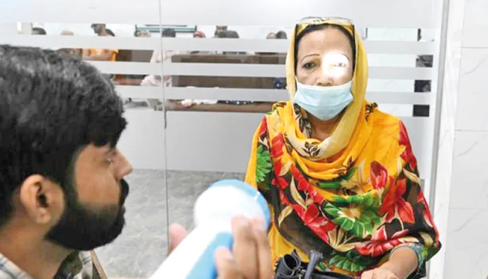 56,000 Pakistan schools shut over eye virus outbreak